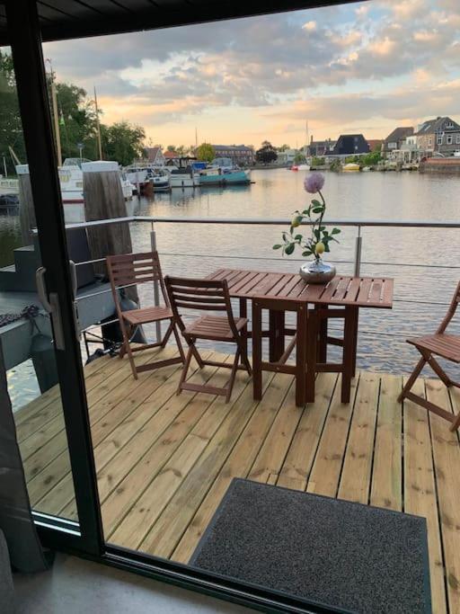Unique New Houseboat Moored 4 Leilighet Zwartsluis Eksteriør bilde